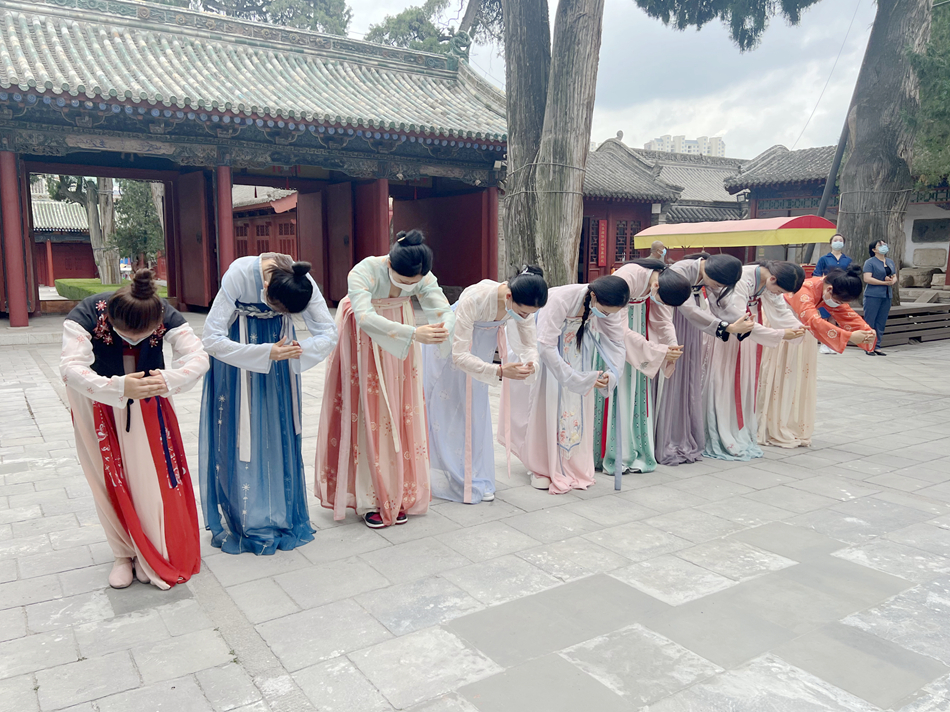 线上直播.jpg 线上直播.jpg