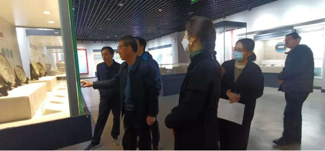 天水市文物保护和考古研究中心主任一行来武山县博物馆开展文物初步鉴定工作314.png