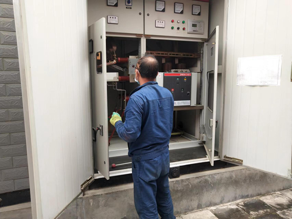 4高压开关柜断开,开关断路器.jpg 4高压开关柜断开,开关断路器.jpg