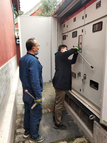 3停电开始,计量柜断开刀闸.jpg 3停电开始,计量柜断开刀闸.jpg