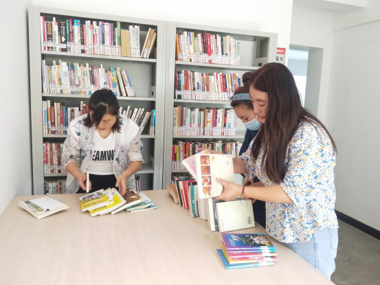 麦积区图书馆在桥南街道办事处新苑社区服务点开展业务辅导帮建工作470.png