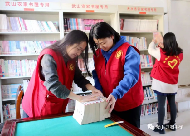 武山县图书馆开展学雷锋我行动文明实践志愿服务进社区活动573.png