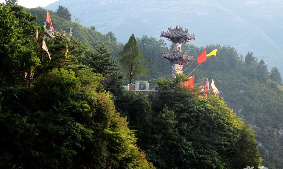 小华山景区.jpg 小华山景区.jpg