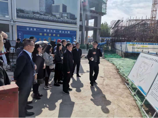 市文化旅游系统党史学习教育读书班学员参观三馆项目工地168.png 市文化旅游系统党史学习教育读书班学员参观三馆项目工地168.png