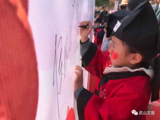 武山县举办首届“风”传爱国情 “筝”播文明行”书画风筝节 —— 庆祝建党一百周年系列活动588.png