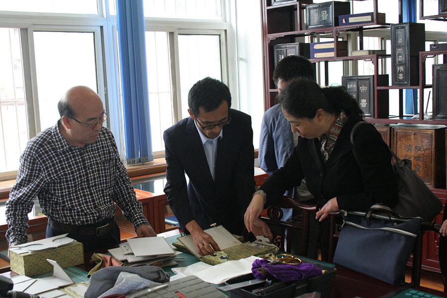 1505568199138192.jpg 市图书馆古籍修复.JPG