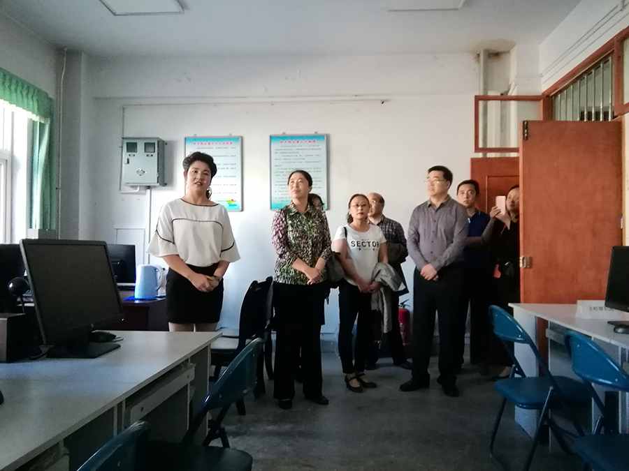 1505568179597195.jpg 秦安图书馆电子阅览室.jpg