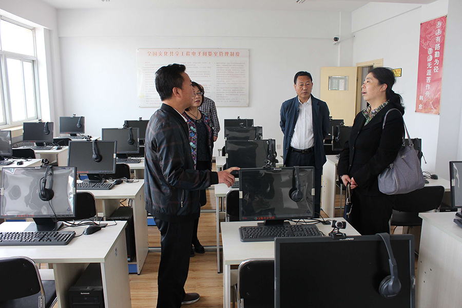 1505568170577787.jpg 甘谷县图书馆电子阅览室.jpg