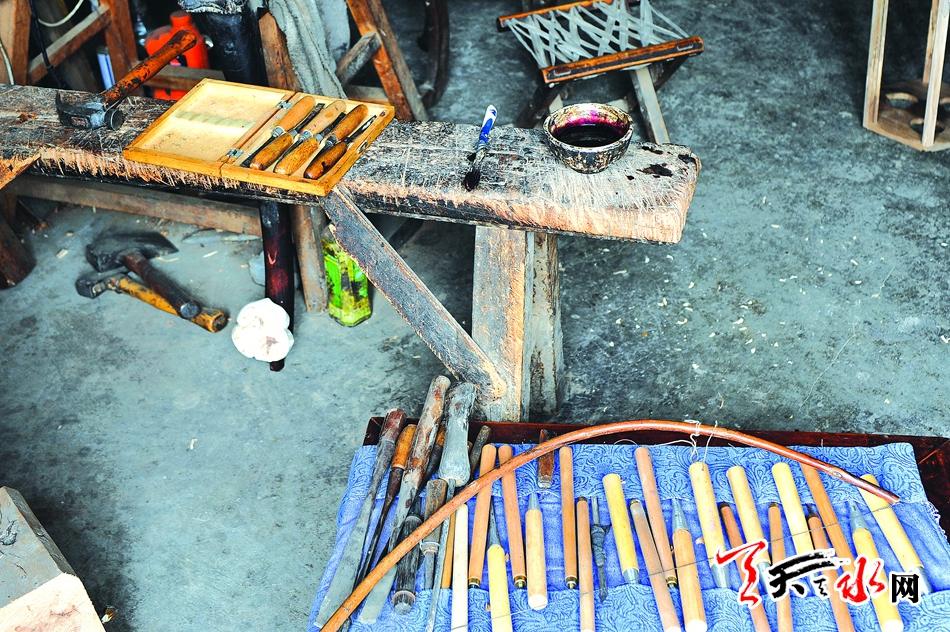 1506050343133854.jpg 8苏卫峰修复家具使用的工具.jpg