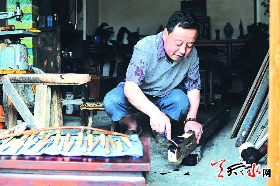 1506050353521889.jpg 9为拼接好的柜腿上色.jpg