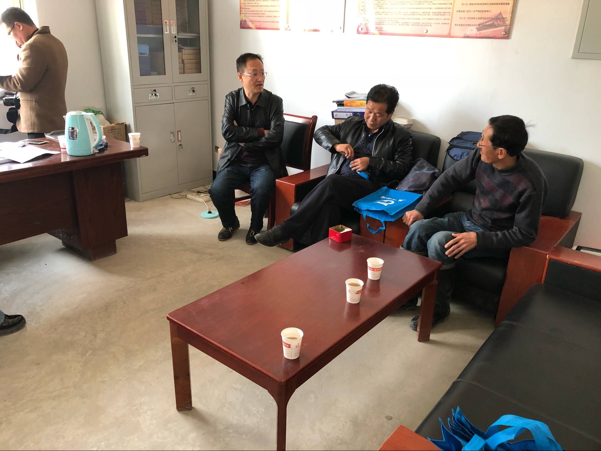 1511026356993044.jpg 2.jpg