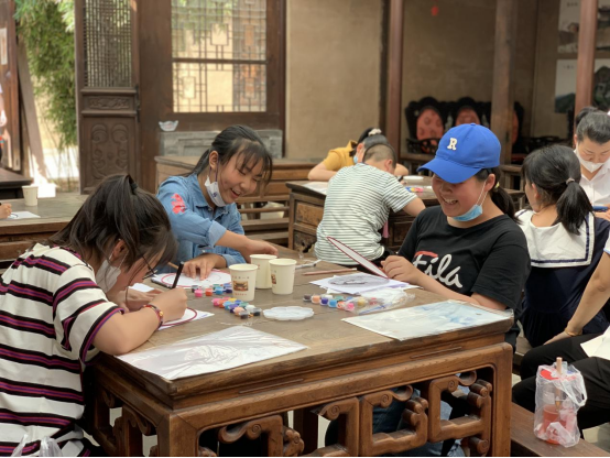 天水民俗博物馆文化和自然遗产日系列活动之“织锦传情”——苏蕙团扇制作社教活动665.png 天水民俗博物馆文化和自然遗产日系列活动之“织锦传情”——苏蕙团扇制作社教活动665.png