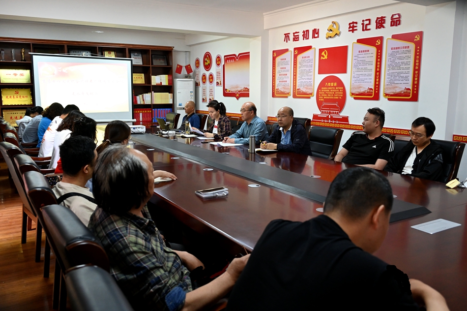 8251dcf2e8af78ebcc00211a7b8c2f1.jpg 8251dcf2e8af78ebcc00211a7b8c2f1.jpg