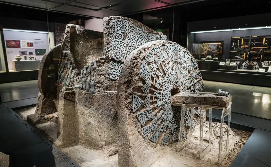 马家塬出土战国马车.jpg 马家塬出土战国马车.jpg