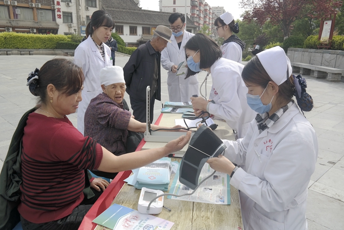 现场义诊1.JPG
