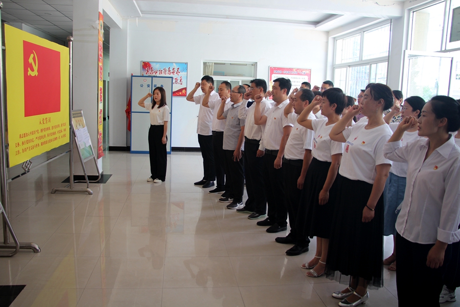 甘谷县卫健局20220701联合东关社区党委在红军长征纪念馆组织开展“温誓词 忆党史 喜迎二十大”主题党日活动1.jpg